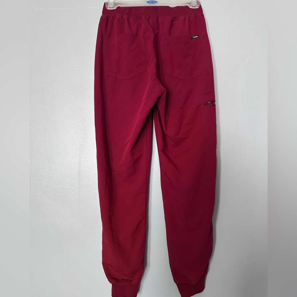 Jogger Scrub Set ( Burgundy) - Picture 17 of 17